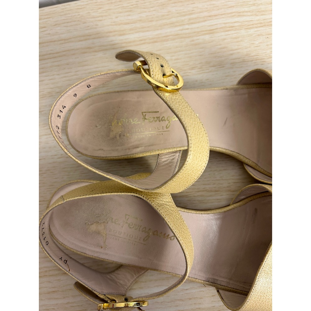 Salvatore Ferragamo Sandals Women 9 B Yellow Pebble Calf Flat Italian old money - Picture 6 of 9